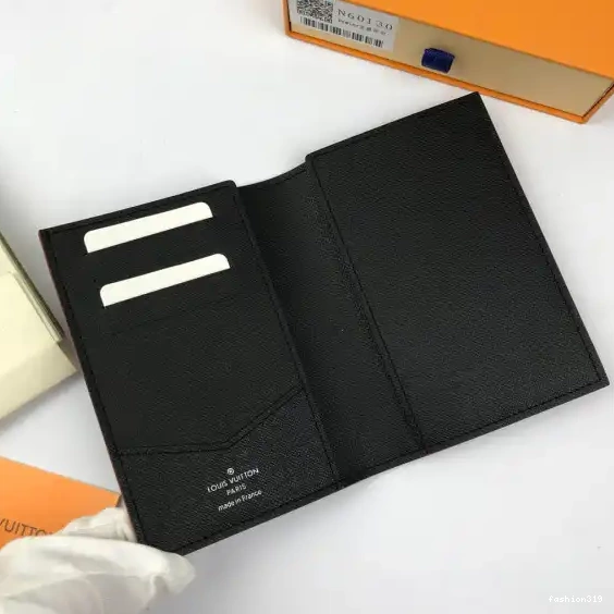 COVER Louis PASSPORT Vuitton 0407